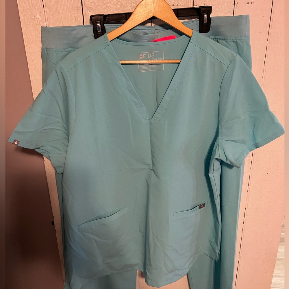 Figs Casma Three-Pocket Scrub Top Limited Edition Neon Blue XXL